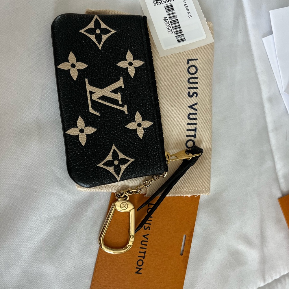 Louis Vuitton Black and Cream Monogram Key Pouch Empriente